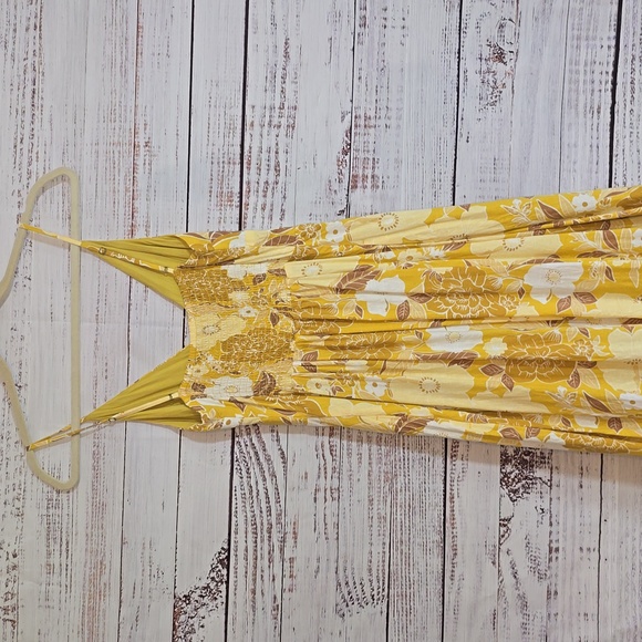 Abercrombie & Fitch Mustard Smocked Dress Size Small - Picture 6 of 9